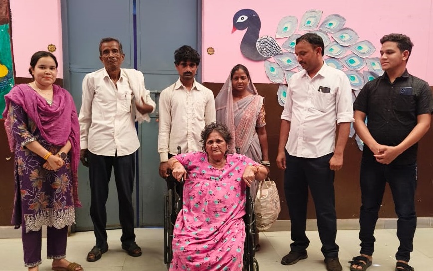 mother-reunited-with-son-mahasamund.jpg