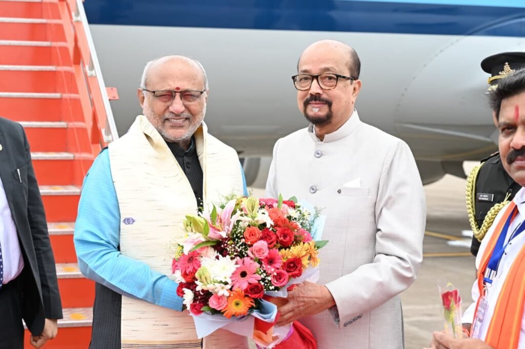 raipur-governor-ramen-deka-welcomed-vice-president-cp-radhakrishnan