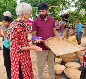 chhattisgarh-rural-tourism-lamna-british-tourists.jpg