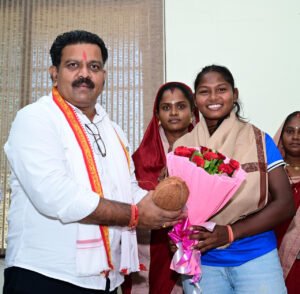 vijay-sharma-meets-asian-cup-winner-geeta-yadav