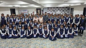 dani-girls-school-students-urmila-memorial-hospital-visit